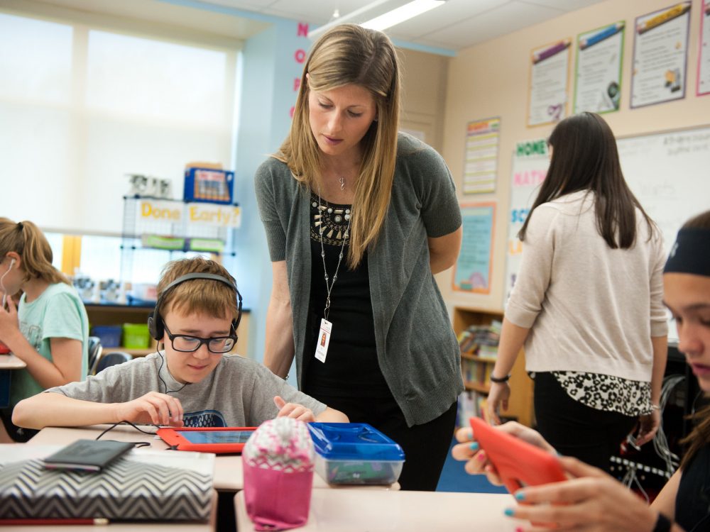 teacher-with-students-on-tablets-working