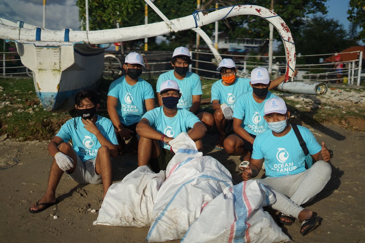 volunteers picking up trash